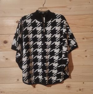 Women's Anne Klein Zip Front Poncho Black & White Size L 33x27